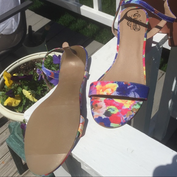 Unlisted Sandal Heels. size 10 - Picture 7 of 7